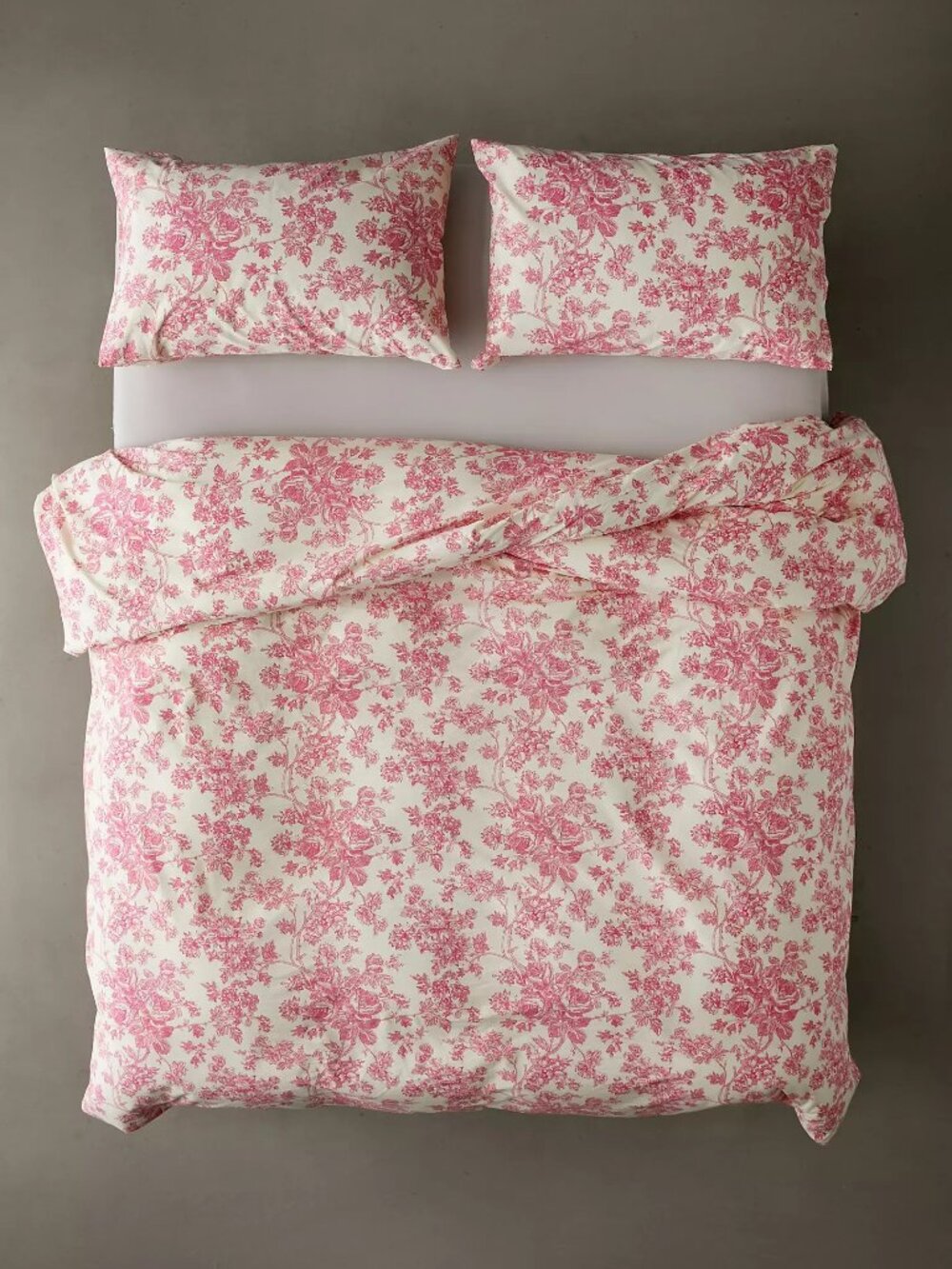 Urban Outfitters New Pink Toile Queen Duvet Set (Cover & Shams)